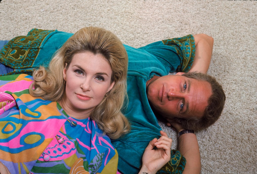 Portrait of married American actors Paul Newman (1925 - 2008) and Joanne Woodward as they lie on a carpeted floor, September 9, 1968. Cover shoot for Life magazine. (Photo by Mark Kauffman/The LIFE Picture Collection