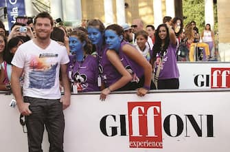 Actor Sam Worthington poses with the fans during Giffoni Experience 2010 on July 28, 2010 in Giffoni Valle Piana, Italy. *** Local Caption *** Sam Worthington