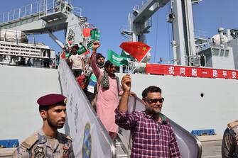 (230429) -- JEDDAH, April 29, 2023 (Xinhua) -- Pakistani people evacuated from Sudan by the Chinese People's Liberation Army (PLA) Navy's comprehensive supply ship Weishanhu arrive at the Saudi Arabian port of Jeddah on April 29, 2023.
  Chinese naval vessels evacuated 493 people from Sudan in a second evacuation operation that concluded on Saturday, as the evacuees arrived at the Saudi Arabian port of Jeddah, according to an official statement.
   The evacuees include 272 Chinese and 221 foreigners from countries such as Pakistan and Brazil. (Xinhua/Wang Haizhou) - Wang Haizhou -//CHINENOUVELLE_XxjpbeE007002_20230430_PEPFN0A001/Credit:CHINE NOUVELLE/SIPA/2304301106