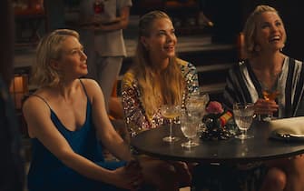 Leslie Bibb in una scena di The White Lotus 3