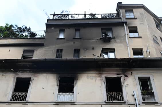 Incendio Milano, donna si lancia da quinto piano e muore. Fermato il compagno per omicidio
