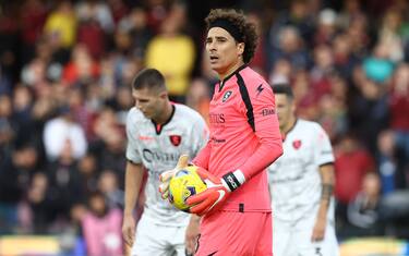 Foto Alessandro Garofalo/LaPresse 04 novembre 2023 Salerno, Italia sport calcio Salernitana vs Napoli 
 - Campionato di calcio Serie A Tim 2023/2024 - Stadio Arechi. Nella foto: Guillermo Ochoa (US Salernitana 1919); 

  
November 04  2023 Salernitana vs Napoli - Italian Football Championship League league  A  2023/2024 - Arechi stadium. In the pic: Guillermo Ochoa (US Salernitana 1919);