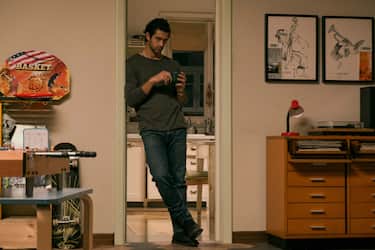 Massimiliano Caiazzo interpreta Valerio in Storia della mia famiglia