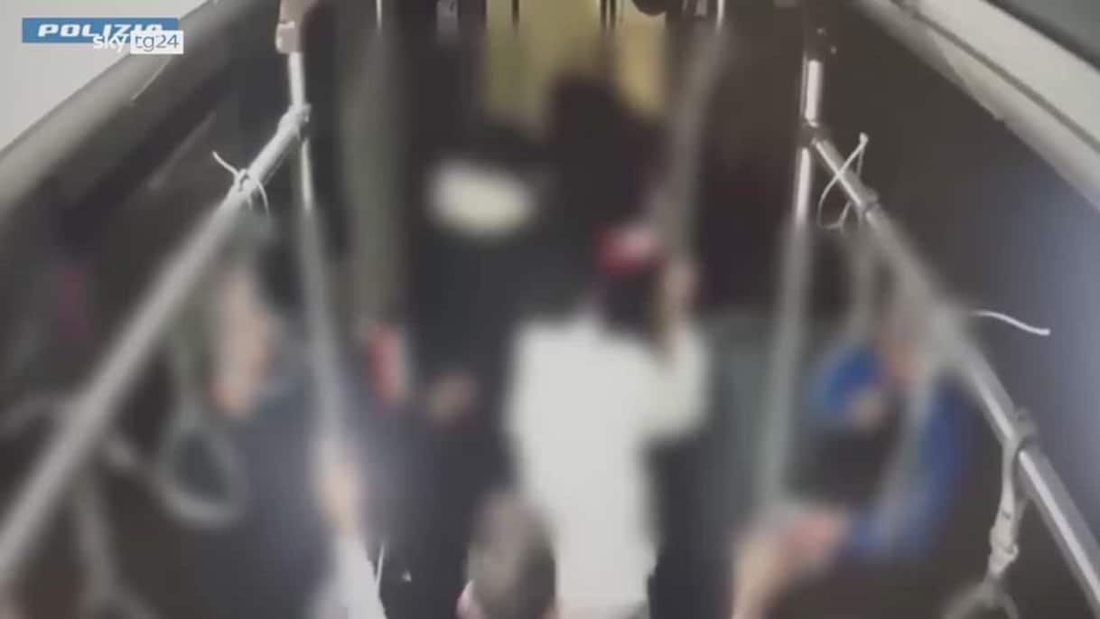milano aggressione su autobus arrestati tre giovani