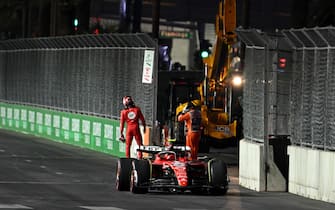 STREETS OF LAS VEGAS, UNITED STATES OF AMERICA - NOVEMBER 16: Carlos Sainz, Ferrari SF-23, stops his car on circuit after damage from a manhole cover during the Las Vegas GP at Streets of Las Vegas on Thursday November 16, 2023, United States of America. (Photo by Simon Galloway / LAT Images)