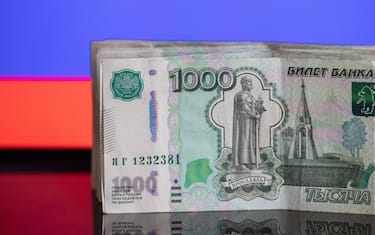 (220324) -- MOSCOW, March 24, 2022 (Xinhua) -- Photo taken on March 24, 2022 shows ruble banknotes in Moscow, capital of Russia. Russia will reject U.S. dollars or euros and only accept rubles for its natural gas supplied to "unfriendly countries," including the European Union (EU) members and the United States, President Vladimir Putin said Wednesday. (Xinhua/Bai Xueqi) - Bai Xueqi -//CHINENOUVELLE_XxjpbeE007255_20220324_PEPFN0A001/2203241426/Credit:CHINE NOUVELLE/SIPA/2203241433