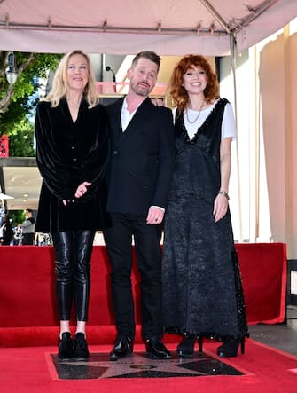 US actor Macaulay Culkin (C) poses with Canadian-US actress Catherine O'Hara (L) and US actress Natasha Lyonne near his newly unveiled Hollywood Walk of Fame Star on December 1, 2023 in Hollywood. (Photo by Frederic J. BROWN / AFP)
