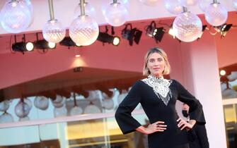 VENICE, ITALY - SEPTEMBER 08: Festival Hostess Anna Foglietta walks the red carpet ahead of the movie "Notturno" at the 77th Venice Film Festival on September 08, 2020 in Venice, Italy. (Photo by Elisabetta Villa/Getty Images)