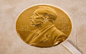 epa08871637 The medal presented to Nobel Laureate in Physiology or Medicine Charles M. Rice during a ceremony in New York, New York, USA, 08 December 2020.  EPA/MARY ALTAFFER POOL