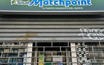 Corso Manusardi, Sisal Matchpoint, rapinato sabato sera in pieno orario movida