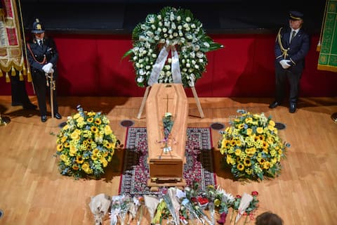 Camera ardente di Ornella Vanoni al Piccolo Teatro, l arrivo del feretro Milano 23 Novembre 2025
ANSA/MATTEO CORNER