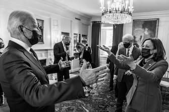 Nei minuti in cui si è sottoposto ad anestesia, i poteri presidenziali sono passati formalmente a Kamala Harris