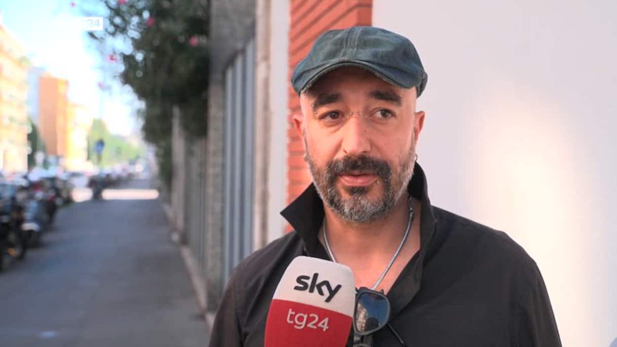 milano arrestato per stalking il figlio del critico fotografico maurizio rebuzzini