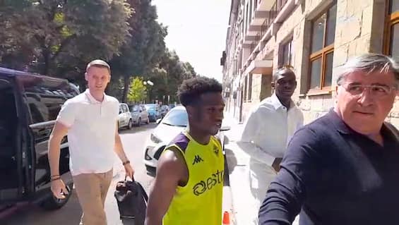 https://static.sky.it/editorialimages/cc29d28d2e815db5465aae5d300f13ecab874455/skysport/it/calcio/calciomercato/video/2025/08/31/1032693_1756641274196_thumb_494.0000001_1756641534383.jpg?im=Resize,width=565