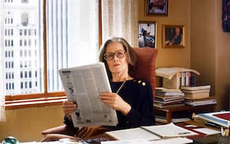 Un anno con Salinger USA. Sigourney Weaver in the(C)IFC Films new movie: My Salinger Year (2021). ( aka: My New York Year )
Plot: A college grad takes a clerical job working for the literary agent of the renowned, reclusive writer J.D. Salinger.
Ref: LMK106-J7026-130421
Supplied by LMKMEDIA. Editorial Only.
Landmark Media is not the copyright owner of these Film or TV stills but provides a service only for recognised Media outlets. pictures@lmkmedia.com