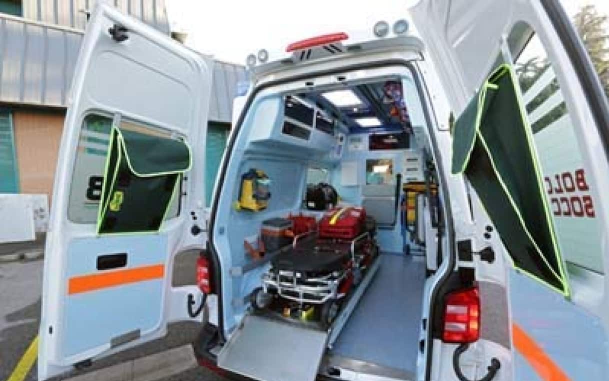 Torino, donna partorisce nel water di casa a Ciriè: la bimba è in terapia intensiva