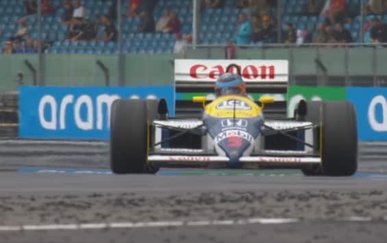 https://static.sky.it/editorialimages/cc627cffe175ea620dd7b930f61c9916e5872c07/skysport/it/motori/formula-1/video/2025/07/05/f1-gp-silverstone-macchine-storiche-video/F1_Williams_storica_silverstone.jpg?im=Resize,width=565