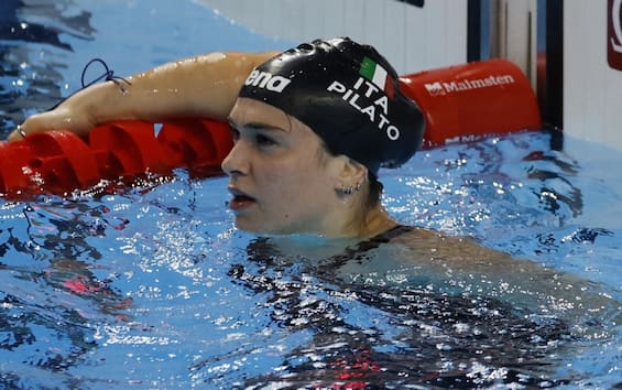 https://static.sky.it/editorialimages/cc8e098db8552100f05fdc4cab07a6a92c07d312/skysport/it/altri-sport/nuoto/video/2025/08/03/mondiali-nuoto-50-rana-pilato-highlights-1027495/ansa_pilato_nuoto.jpg?im=Resize,width=565