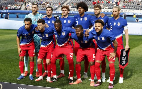 epa11977429 Team USA lines up for a team photo before the first half of the CONCACAF Nations League Semifinals soccer match between the USA and Panama in Inglewood, California, USA, 20 March 2025.  EPA/CAROLINE BREHMAN