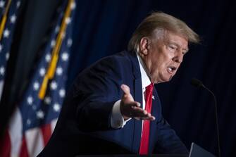 “Non dovremmo permettere agli uomini di giocare negli sport femminili. È pazzesco”. Lo ha detto Donald Trump alla convention dell’America First Policy Institute