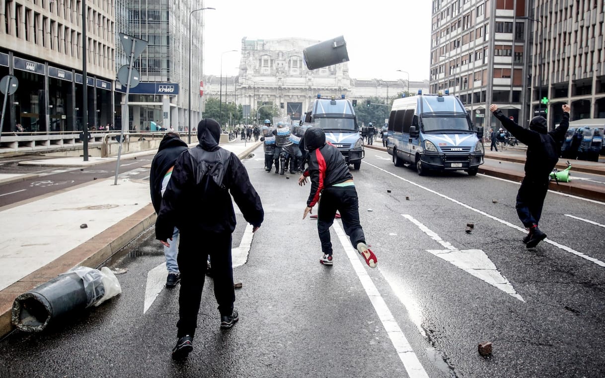 milano scontri stazione centrale procura lavora per identikit violenti 5 gli arresti