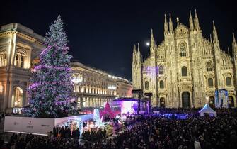 A moment of the Christmas tree lighting ceremony in Piazza Duomo in Milan, Italy, 06 December 2022.   ANSA/MATTEO CORNER