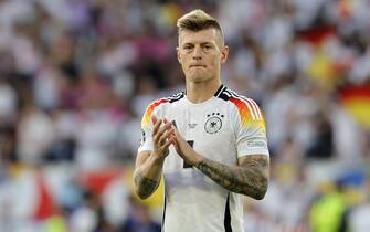 epa11460496 Toni Kroos of Germany applauds to supporters after losing the UEFA EURO 2024 quarter-finals soccer match between Spain and Germany, in Stuttgart, Germany, 05 July 2024.  EPA/RONALD WITTEK