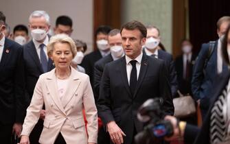 President of the European Commission Ursula Von Der Leyen and French President Emmanuel Macron walking in the Great Peopleâ&#x80;&#x99; Palace.
Beijing: CHINA-06/04/2023
 


//01JACQUESWITT_choixvan004/Credit:Jacques Witt/SIPA/2304061352