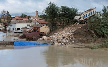  Inondazioni in Emilia-Romagna. Nella notte il fiume Lamone ha tracimato dal cantiere di ricostruzione dell' argine allagando la zona rossa di Traversara.

Foto Fabrizio Zani / Pasquale Bove