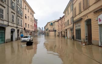 Allagamenti a Faenza, dove il fiume Lamone è esondato, 17 maggio 2023.
ANSA/ TOMMASO ROMANIN