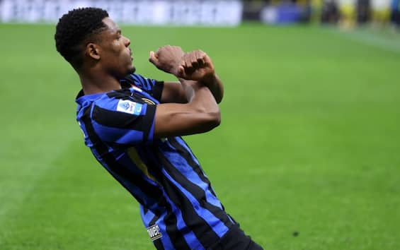 https://static.sky.it/editorialimages/cdcf33db66f5dcd2134864e0cb3e4adfa4e2d800/skysport/it/calcio/calciomercato/video/2025/07/08/dumfries-inter-clausola-contratto-news/dumfries_inter_lazio_ansa.jpg?im=Resize,width=565