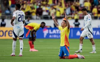 epa11443977 Kevin Castano (2-R) of Colombia reacts after defeating Costa Rica 3-0 at the end of the second half of the CONMEBOL Copa America 2024 group D soccer match between Colombia and Costa Rica, in Glendale, Arizona, USA, 28 June 2024.  EPA/JOHN G. MABANGLO  EPA-EFE/JOHN G. MABANGLO