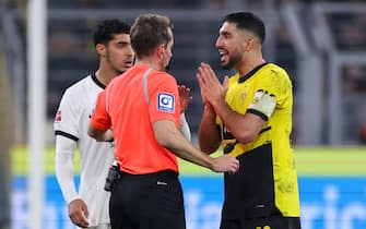 epa11226628 Referee Tobias Stieler (L) first gave Dortmund's Emre Can (R) the red card, than switched to yellow during the German Bundesliga soccer match between Borussia Dortmund and Eintracht Frankfurt in Dortmund, Germany, 17 March 2024.  EPA/CHRISTOPHER NEUNDORF CONDITIONS - ATTENTION: The DFL regulations prohibit any use of photographs as image sequences and/or quasi-video.