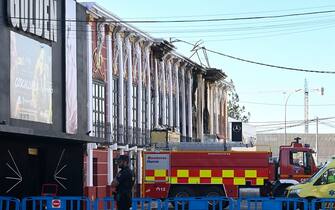 Emergency services cordon off a street where at least thirteen people were killed in a fire at a nightclub in Murcia, on October 1, 2023. At least 13 people were killed in a fire in a Spanish nightclub today morning, authorities said, with fears the toll could still rise as rescue workers sift through the debris. The fire appears to have broken out in a building housing the "Teatre" and "Fonda Milagros" clubs in the city of Murcia in southeastern Spain in the early morning hours. (Photo by JOSE JORDAN / AFP) (Photo by JOSE JORDAN/AFP via Getty Images)