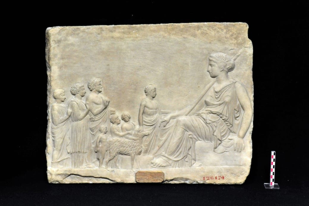 Rilievo votivo attico, originale greco degli inizi del IV sec. a.C., da Pompei