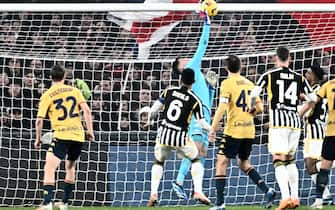 Genoa’s Josep Martínez (C) in action during the Italian Serie A match, Genoa CFC vs Juventus Fc at Luigi Ferraris stadium in Genoa, Italy, 15 december 2023.
ANSA/LUCA ZENNARO 