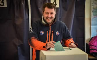 Matteo Salvinii accompagnato dalla figlia vota al seggio elettorale di via Martinetti per le elezioni regionali in Lombardia, 13 Febbraio 2023ANSA/MATTEO CORNER