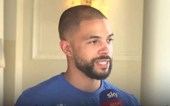 https://static.sky.it/editorialimages/ce0fdbb6bc977438dac32edb5624cbd5dd64a57e/skysport/it/basket/video/2025/08/08/thompson-italia-basket-intervista-video-news-1028249/thompson_italia_screen.jpg?im=Resize,width=565