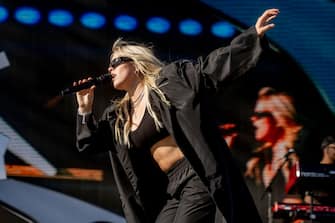 INDIO, CALIFORNIA - APRIL 14: (FOR EDITORIAL USE ONLY) Renee Rapp performs onstage at the 2024 Coachella Valley Music and Arts Festival at Empire Polo Club on April 14, 2024 in Indio, California. (Photo by Emma McIntyre/Getty Images for Coachella)