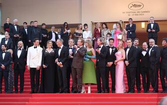 CANNES, FRANCE - MAY 23: (L-R) Jason Schwartzman, Jeffrey Wright, Rupert Friend, Rita Wilson, Tom Hanks, Alexandre Desplat, Bryan Cranston, Maya Hawke, Director Wes Anderson, Adrien Brody, Scarlett Johansson, Matt Dillon, guest, Fisher Stevens, Steve Carell and Stephen Park attend the "Asteroid City" red carpet during the 76th annual Cannes film festival at Palais des Festivals on May 23, 2023 in Cannes, France. (Photo by Vittorio Zunino Celotto/Getty Images)
