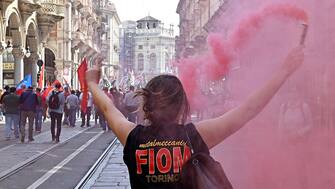 Corteo "Il rilancio di Torino parte da Mirafiori" organizzata da tutte le sigle sindacali, Torino, 12 aprile 2024 ANSA/ALESSANDRO DI MARCO