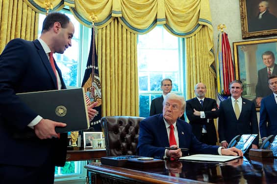 Trump: “Pausa 90 giorni su dazi reciproci”. Tariffe a Cina al 125%. Vola Wall Street