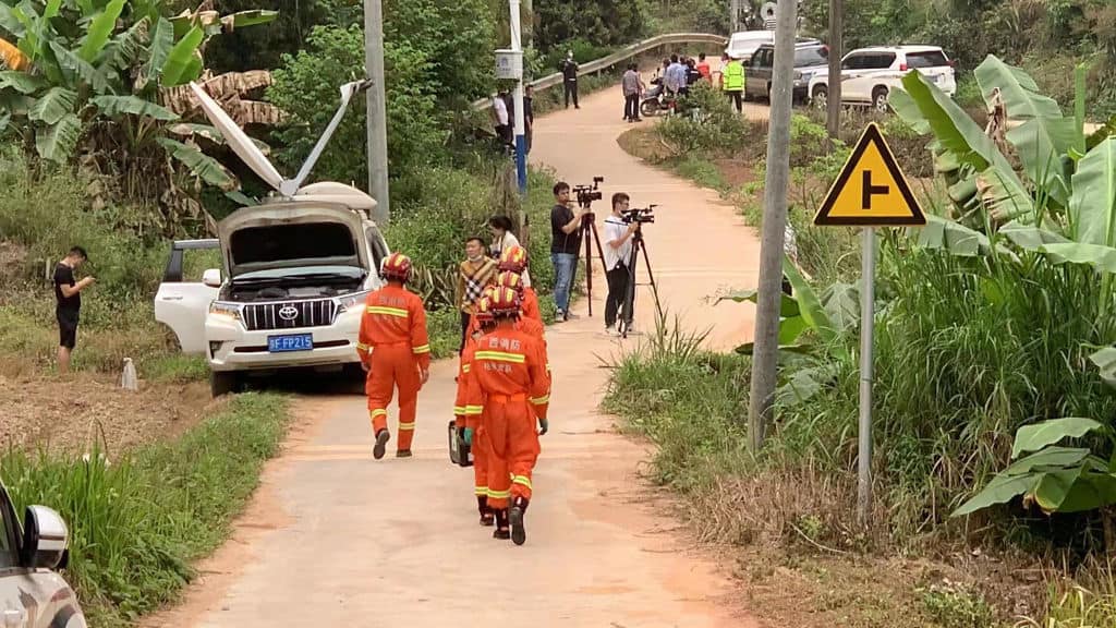 Rescuers head to the site of a plane crash in Tengxian county, Wuzhou city, in China's southern Guangxi region on March 22, 2022. - A China Eastern passenger jet carrying 132 people crashed onto a mountainside in southern China on March 21 causing a large fire, shortly after losing contact with air traffic control and dropping thousands of metres in just three minutes. - China OUT (Photo by AFP) / China OUT (Photo by STR/AFP via Getty Images)