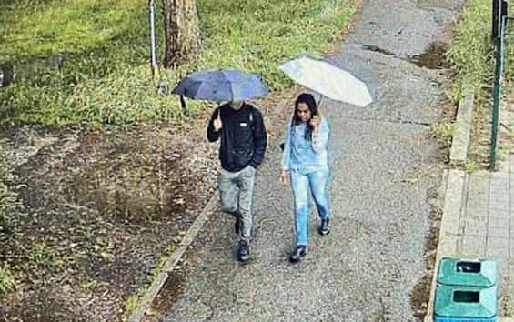 milano in un video le ultime immagini della donna uccisa da de maria passeggiano insieme da Tg24.sky.it milano in un video le ultime immagini della donna uccisa da de maria passeggiano insieme