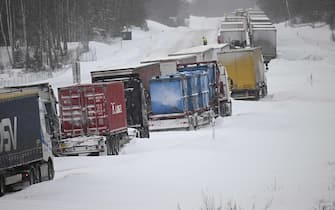 A large number of trucks are stuck on the E22 highway at Linderöd in southern Sweden on January 4, 2024, where up to 1,000 cars were stuck in queues since the day before due to large amounts of snow that had fallen on the roadway and restricted access, according to the police. (Photo by Johan Nilsson/TT / TT NEWS AGENCY / AFP) / Sweden OUT