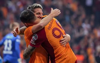 ISTANBUL, TURKEY - OCTOBER 23: Dries Mertens of Galatasaray celebrates his goal with Mauro Icardi of Galatasaray during the Turkish Super Lig match between Galatasaray and Alanyaspor at Stadion NEF Stadyumu on October 23, 2022 in Istanbul, Turkey (Photo by Orange Pictures)