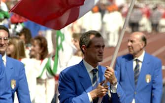 Olimpiadi di Seoul 1988: Mennea porta la bandiera Italiana.     
Descrizione: Olimpiadi di Seoul 1988: Mennea porta la bandiera Italiana.
Data: 00/00/1988 
