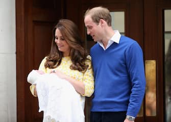 LONDON, ENGLAND - MAY 02:  Prince William, Duke of Cambridge and Catherine, Duchess Of Cambridge depart the Lindo Wing with their new baby daughter at St Mary's Hospital on May 2, 2015 in London, England. The Duchess was safely delivered of a daughter at 8:34am this morning weighing 8lbs 3oz.  (Photo by Mike Marsland/WireImage)