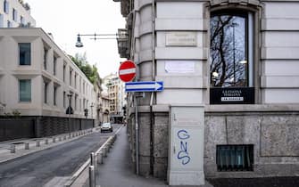 Milano - Azione simbolica delle attiviste di Non Una di Meno che hanno ribattezzato la toponomastica di strade e piazze con nomi di donne in preparazione all'8 marzo.. Piazzale Cadorna (Milano - 2021-03-06, Marco Passaro) p.s. la foto e' utilizzabile nel rispetto del contesto in cui e' stata scattata, e senza intento diffamatorio del decoro delle persone rappresentate