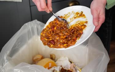 Throwing leftovers to the bin